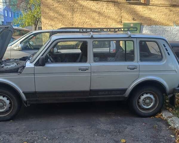 Сірий ВАЗ 2131 Нива, об'ємом двигуна 1.69 л та пробігом 33 тис. км за 8500 $, фото 8 на Automoto.ua