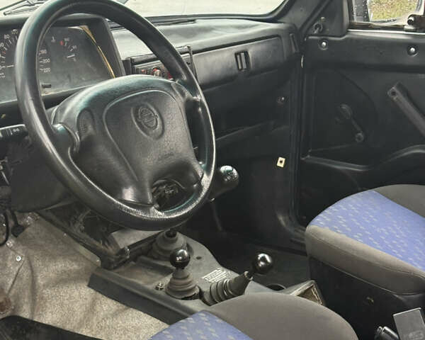 Синий ВАЗ 2131 Нива, объемом двигателя 1.9 л и пробегом 177 тыс. км за 3000 $, фото 12 на Automoto.ua