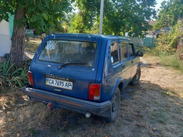Синій ВАЗ 2131 Нива, об'ємом двигуна 1.8 л та пробігом 2 тис. км за 2000 $, фото 4 на Automoto.ua