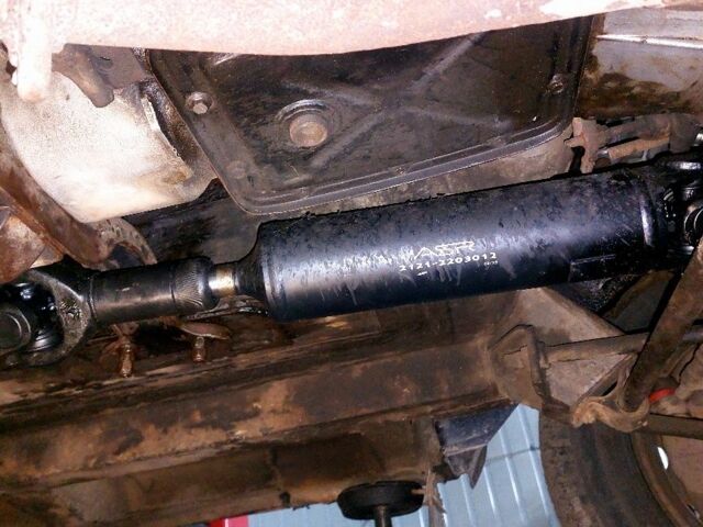 Зелений ВАЗ 2131 Нива, об'ємом двигуна 1.7 л та пробігом 250 тис. км за 2464 $, фото 17 на Automoto.ua