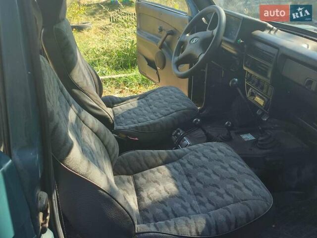 Зеленый ВАЗ 2131 Нива, объемом двигателя 1.7 л и пробегом 228 тыс. км за 2500 $, фото 6 на Automoto.ua