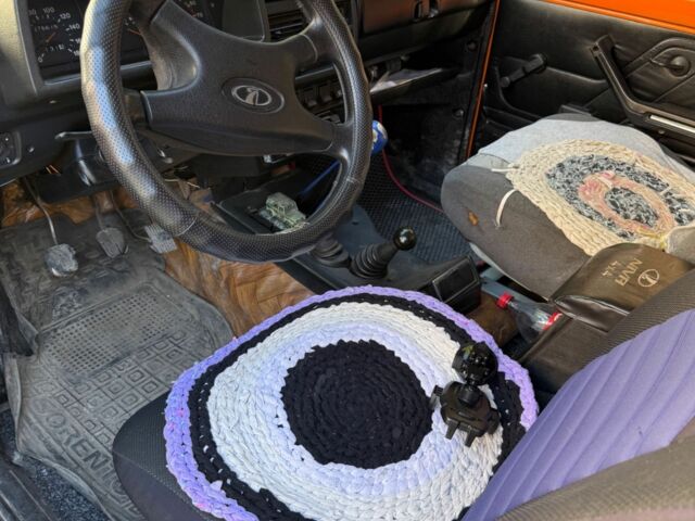 Оранжевый ВАЗ 2131 Нива, объемом двигателя 1.6 л и пробегом 277 тыс. км за 1800 $, фото 4 на Automoto.ua