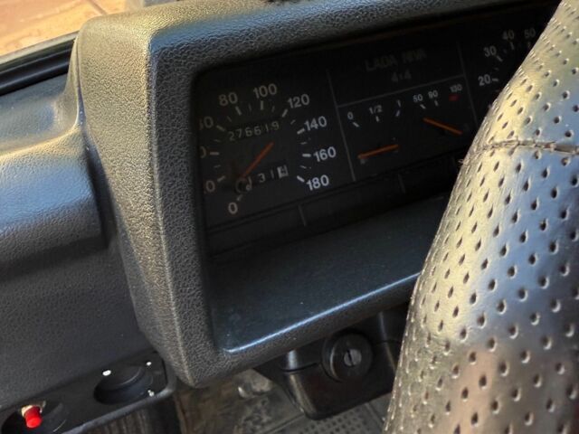 Оранжевый ВАЗ 2131 Нива, объемом двигателя 1.6 л и пробегом 277 тыс. км за 1800 $, фото 5 на Automoto.ua