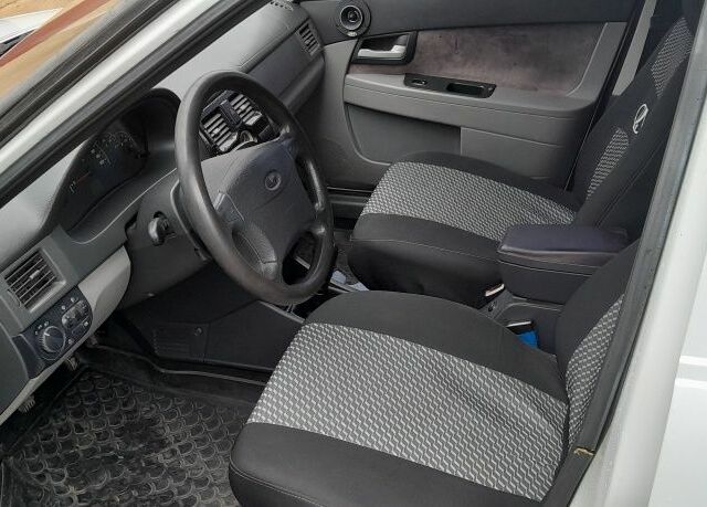 Білий ВАЗ 2170 Priora, об'ємом двигуна 1.6 л та пробігом 160 тис. км за 2500 $, фото 4 на Automoto.ua