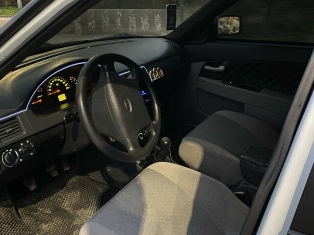 Белый ВАЗ 2170 Priora, объемом двигателя 1.6 л и пробегом 230 тыс. км за 4500 $, фото 6 на Automoto.ua