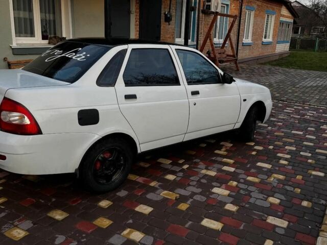 Белый ВАЗ 2170 Priora, объемом двигателя 1.6 л и пробегом 260 тыс. км за 1750 $, фото 6 на Automoto.ua