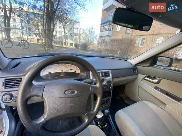 Белый ВАЗ 2170 Priora, объемом двигателя 1.6 л и пробегом 198 тыс. км за 2900 $, фото 8 на Automoto.ua