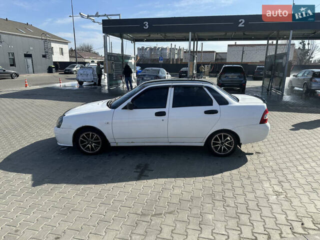 Белый ВАЗ 2170 Priora, объемом двигателя 1.6 л и пробегом 198 тыс. км за 2900 $, фото 4 на Automoto.ua