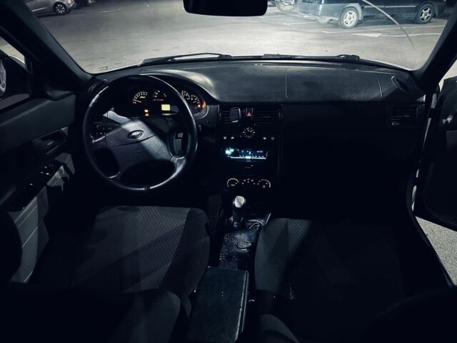 Белый ВАЗ 2170 Priora, объемом двигателя 1.6 л и пробегом 193 тыс. км за 3400 $, фото 7 на Automoto.ua