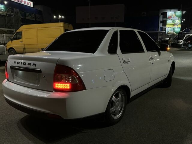 Белый ВАЗ 2170 Priora, объемом двигателя 1.6 л и пробегом 193 тыс. км за 3400 $, фото 3 на Automoto.ua