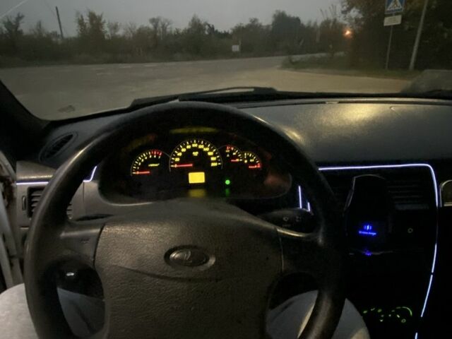 Белый ВАЗ 2170 Priora, объемом двигателя 1.6 л и пробегом 230 тыс. км за 4500 $, фото 7 на Automoto.ua