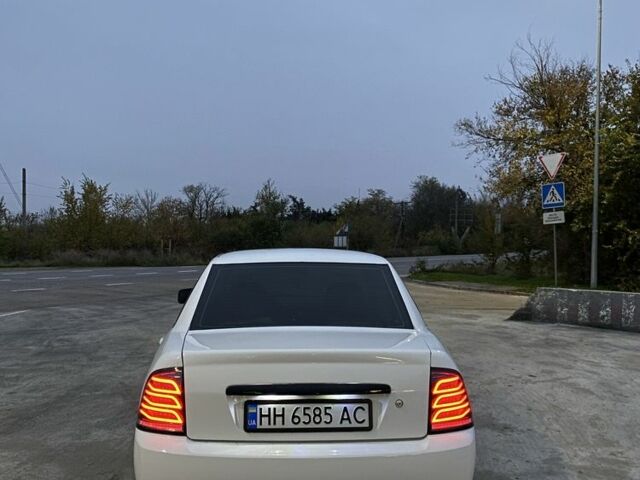 Белый ВАЗ 2170 Priora, объемом двигателя 1.6 л и пробегом 230 тыс. км за 4500 $, фото 3 на Automoto.ua