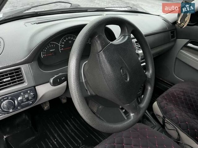 Білий ВАЗ 2170 Priora, об'ємом двигуна 1.6 л та пробігом 299 тис. км за 2990 $, фото 23 на Automoto.ua