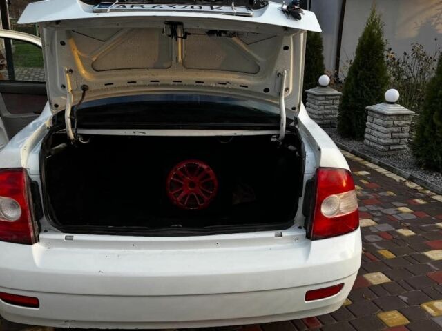 Белый ВАЗ 2170 Priora, объемом двигателя 1.6 л и пробегом 260 тыс. км за 1750 $, фото 7 на Automoto.ua