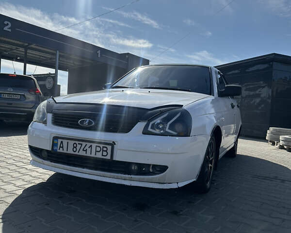 Белый ВАЗ 2170 Priora, объемом двигателя 1.6 л и пробегом 198 тыс. км за 2900 $, фото 2 на Automoto.ua