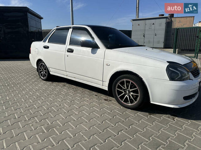 Белый ВАЗ 2170 Priora, объемом двигателя 1.6 л и пробегом 198 тыс. км за 2900 $, фото 5 на Automoto.ua