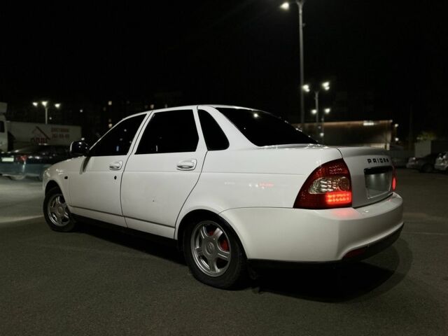 Белый ВАЗ 2170 Priora, объемом двигателя 1.6 л и пробегом 193 тыс. км за 3400 $, фото 2 на Automoto.ua