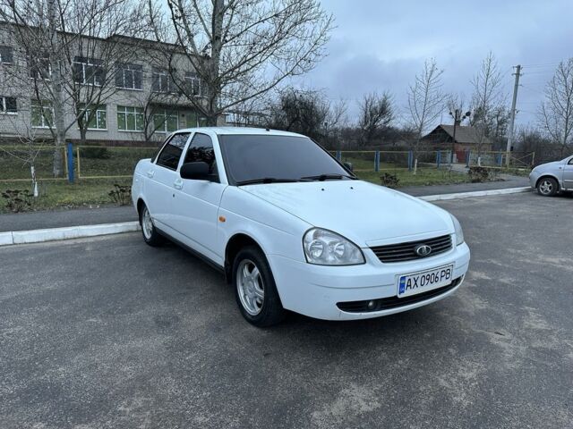 Белый ВАЗ 2170 Priora, объемом двигателя 1.6 л и пробегом 145 тыс. км за 3100 $, фото 1 на Automoto.ua