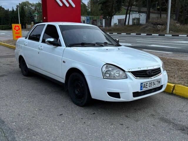 Белый ВАЗ 2170 Priora, объемом двигателя 1.6 л и пробегом 240 тыс. км за 2000 $, фото 2 на Automoto.ua