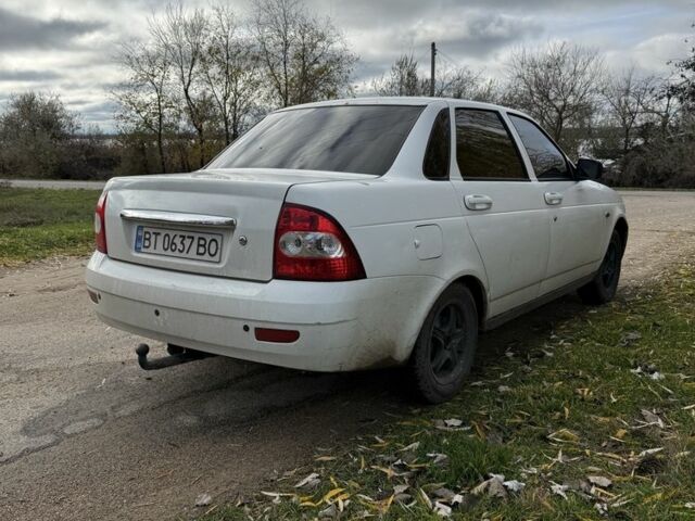 Белый ВАЗ 2170 Priora, объемом двигателя 1.6 л и пробегом 223 тыс. км за 2000 $, фото 2 на Automoto.ua