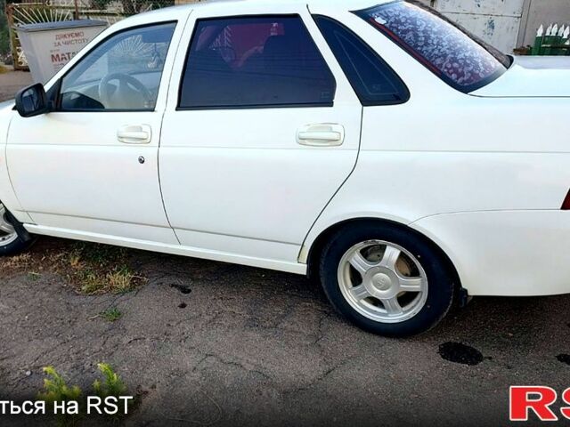 Белый ВАЗ 2170 Priora, объемом двигателя 1.6 л и пробегом 135 тыс. км за 3300 $, фото 2 на Automoto.ua