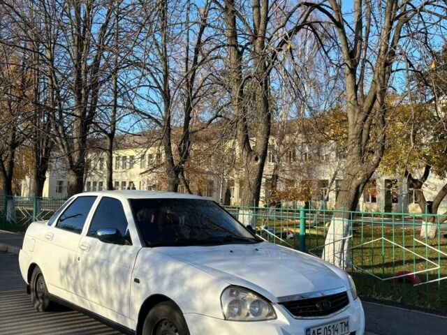 Белый ВАЗ 2170 Priora, объемом двигателя 1.6 л и пробегом 240 тыс. км за 2000 $, фото 1 на Automoto.ua