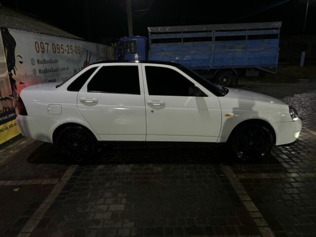 Белый ВАЗ 2170 Priora, объемом двигателя 1.6 л и пробегом 202 тыс. км за 3200 $, фото 3 на Automoto.ua