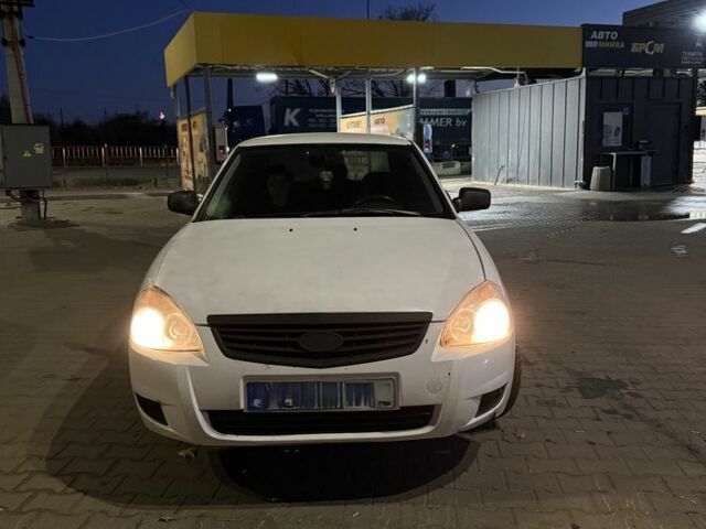 Белый ВАЗ 2170 Priora, объемом двигателя 1.6 л и пробегом 223 тыс. км за 1900 $, фото 2 на Automoto.ua