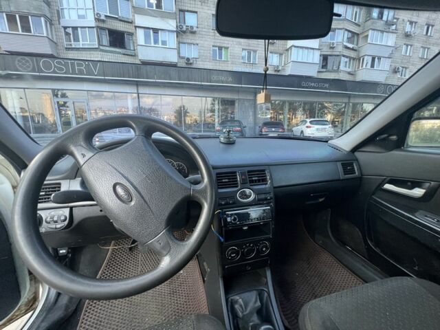 Білий ВАЗ 2170 Priora, об'ємом двигуна 1.6 л та пробігом 220 тис. км за 1799 $, фото 4 на Automoto.ua