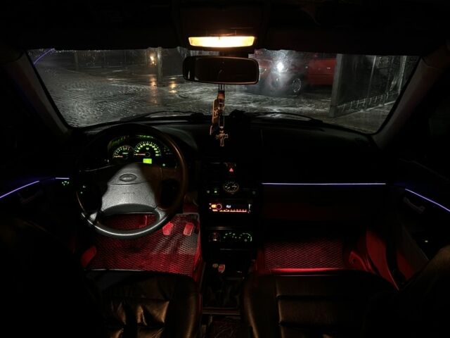 Белый ВАЗ 2170 Priora, объемом двигателя 1.6 л и пробегом 202 тыс. км за 3200 $, фото 5 на Automoto.ua