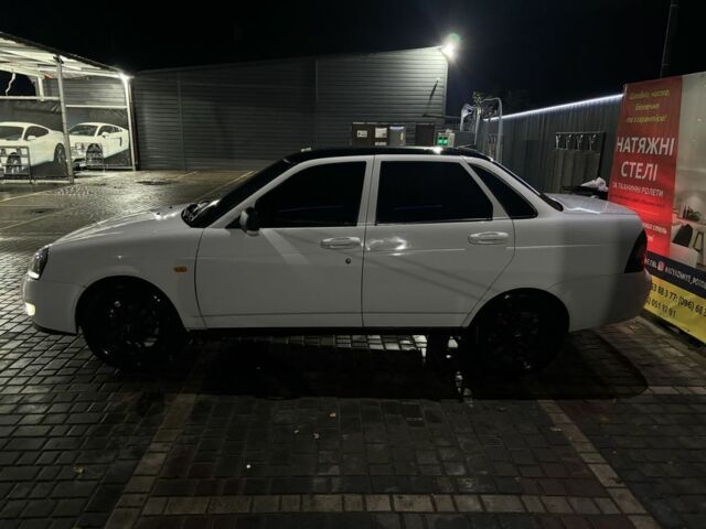 Белый ВАЗ 2170 Priora, объемом двигателя 1.6 л и пробегом 202 тыс. км за 3200 $, фото 4 на Automoto.ua