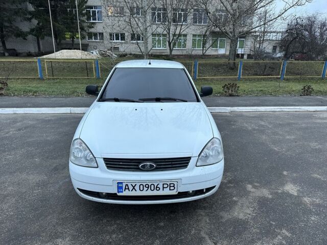 Белый ВАЗ 2170 Priora, объемом двигателя 1.6 л и пробегом 145 тыс. км за 3100 $, фото 2 на Automoto.ua