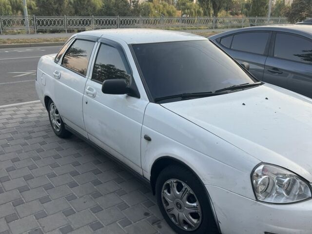 Білий ВАЗ 2170 Priora, об'ємом двигуна 1.6 л та пробігом 220 тис. км за 1799 $, фото 2 на Automoto.ua