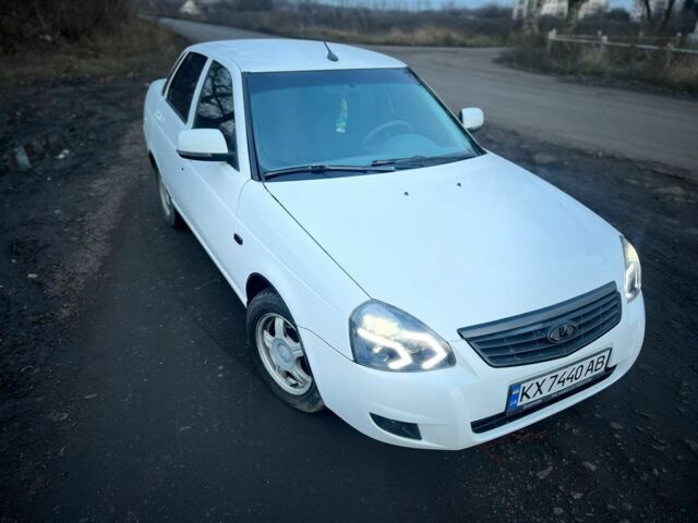 Білий ВАЗ 2170 Priora, об'ємом двигуна 1.6 л та пробігом 280 тис. км за 3500 $, фото 1 на Automoto.ua