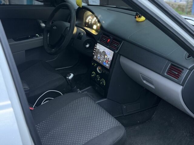 Белый ВАЗ 2170 Priora, объемом двигателя 1.6 л и пробегом 120 тыс. км за 4500 $, фото 5 на Automoto.ua