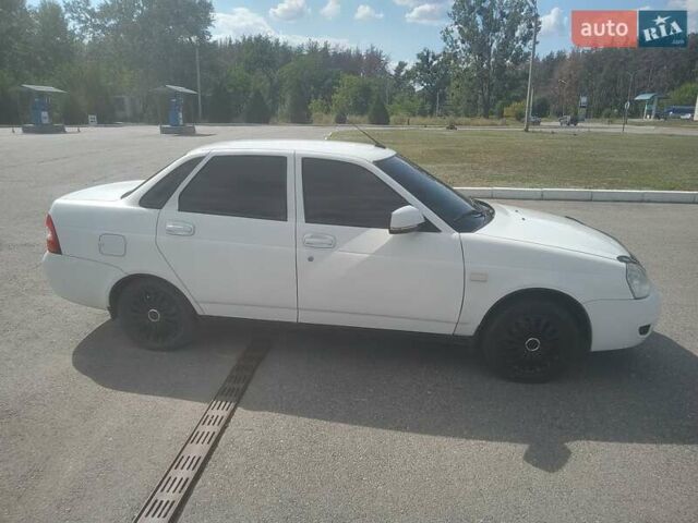 Белый ВАЗ 2170 Priora, объемом двигателя 1.6 л и пробегом 240 тыс. км за 2150 $, фото 6 на Automoto.ua
