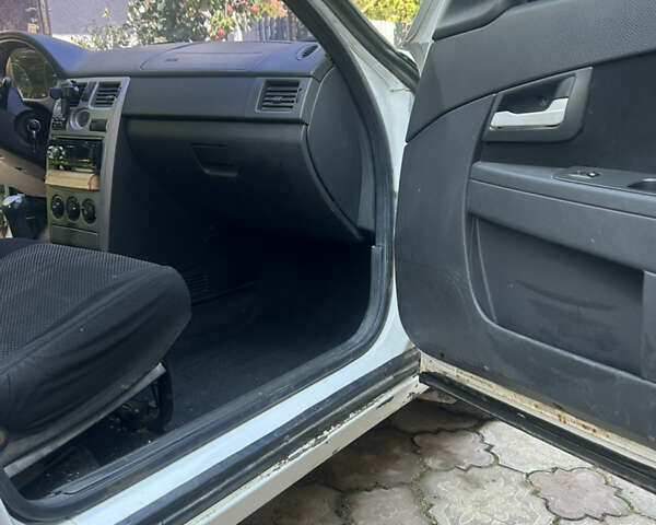Белый ВАЗ 2170 Priora, объемом двигателя 1.6 л и пробегом 137 тыс. км за 1999 $, фото 10 на Automoto.ua