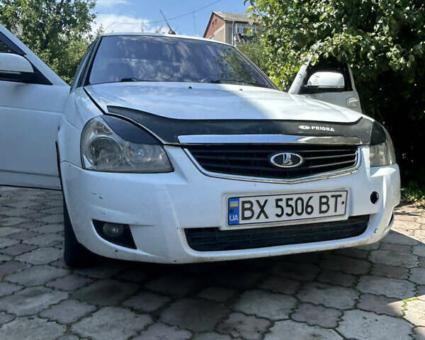 Белый ВАЗ 2170 Priora, объемом двигателя 1.6 л и пробегом 137 тыс. км за 1999 $, фото 1 на Automoto.ua