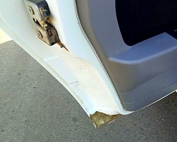 Белый ВАЗ 2170 Priora, объемом двигателя 1.6 л и пробегом 235 тыс. км за 3500 $, фото 4 на Automoto.ua