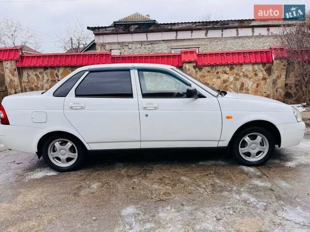 Белый ВАЗ 2170 Priora, объемом двигателя 1.6 л и пробегом 99 тыс. км за 2950 $, фото 3 на Automoto.ua