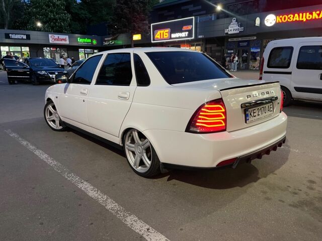 Белый ВАЗ 2170 Priora, объемом двигателя 1.6 л и пробегом 184 тыс. км за 4200 $, фото 3 на Automoto.ua