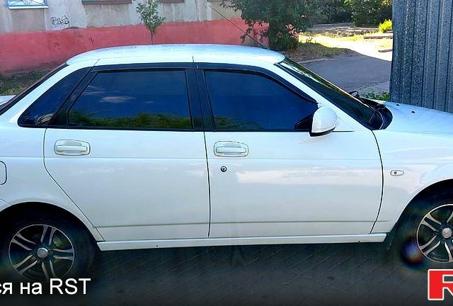 Белый ВАЗ 2170 Priora, объемом двигателя 1.6 л и пробегом 205 тыс. км за 3700 $, фото 10 на Automoto.ua