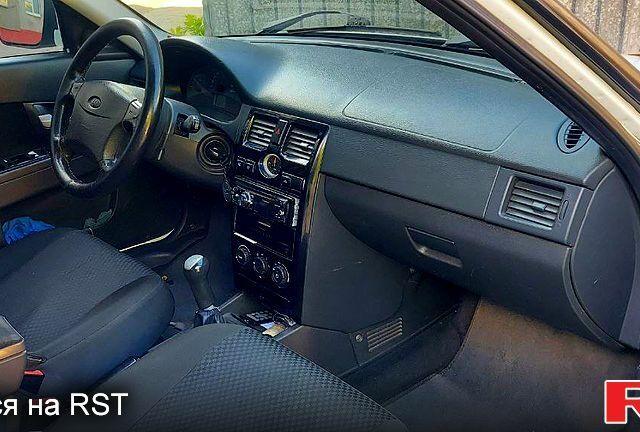 Белый ВАЗ 2170 Priora, объемом двигателя 1.6 л и пробегом 205 тыс. км за 3700 $, фото 12 на Automoto.ua