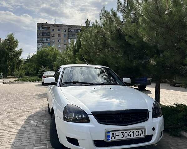 Белый ВАЗ 2170 Priora, объемом двигателя 1.6 л и пробегом 151 тыс. км за 3000 $, фото 8 на Automoto.ua