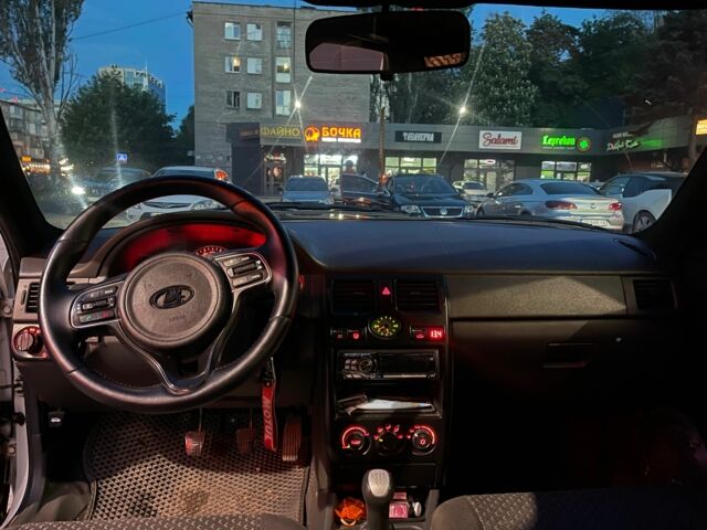 Белый ВАЗ 2170 Priora, объемом двигателя 1.6 л и пробегом 184 тыс. км за 4200 $, фото 5 на Automoto.ua