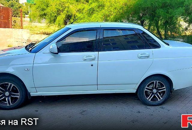 Белый ВАЗ 2170 Priora, объемом двигателя 1.6 л и пробегом 205 тыс. км за 3700 $, фото 6 на Automoto.ua