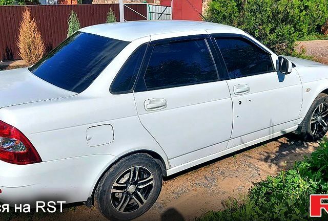Белый ВАЗ 2170 Priora, объемом двигателя 1.6 л и пробегом 205 тыс. км за 3700 $, фото 4 на Automoto.ua