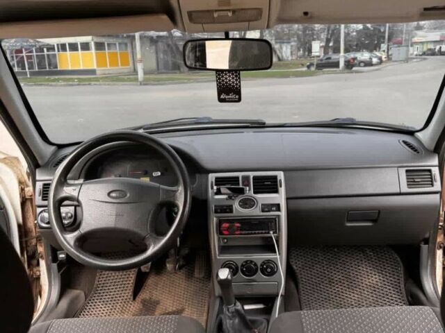 Белый ВАЗ 2170 Priora, объемом двигателя 1.6 л и пробегом 250 тыс. км за 2072 $, фото 5 на Automoto.ua
