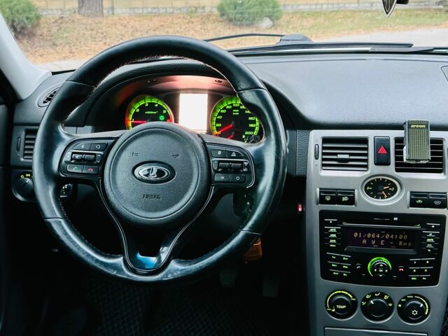 Белый ВАЗ 2170 Priora, объемом двигателя 1.6 л и пробегом 127 тыс. км за 5700 $, фото 10 на Automoto.ua