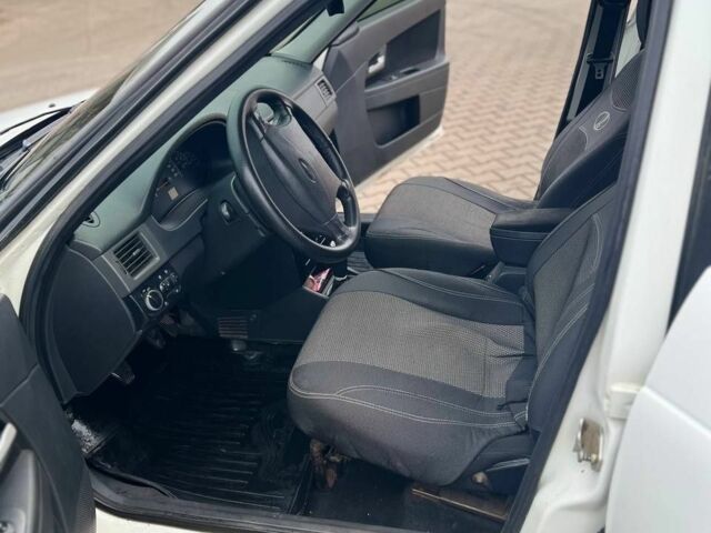 Белый ВАЗ 2170 Priora, объемом двигателя 0 л и пробегом 150 тыс. км за 2700 $, фото 6 на Automoto.ua